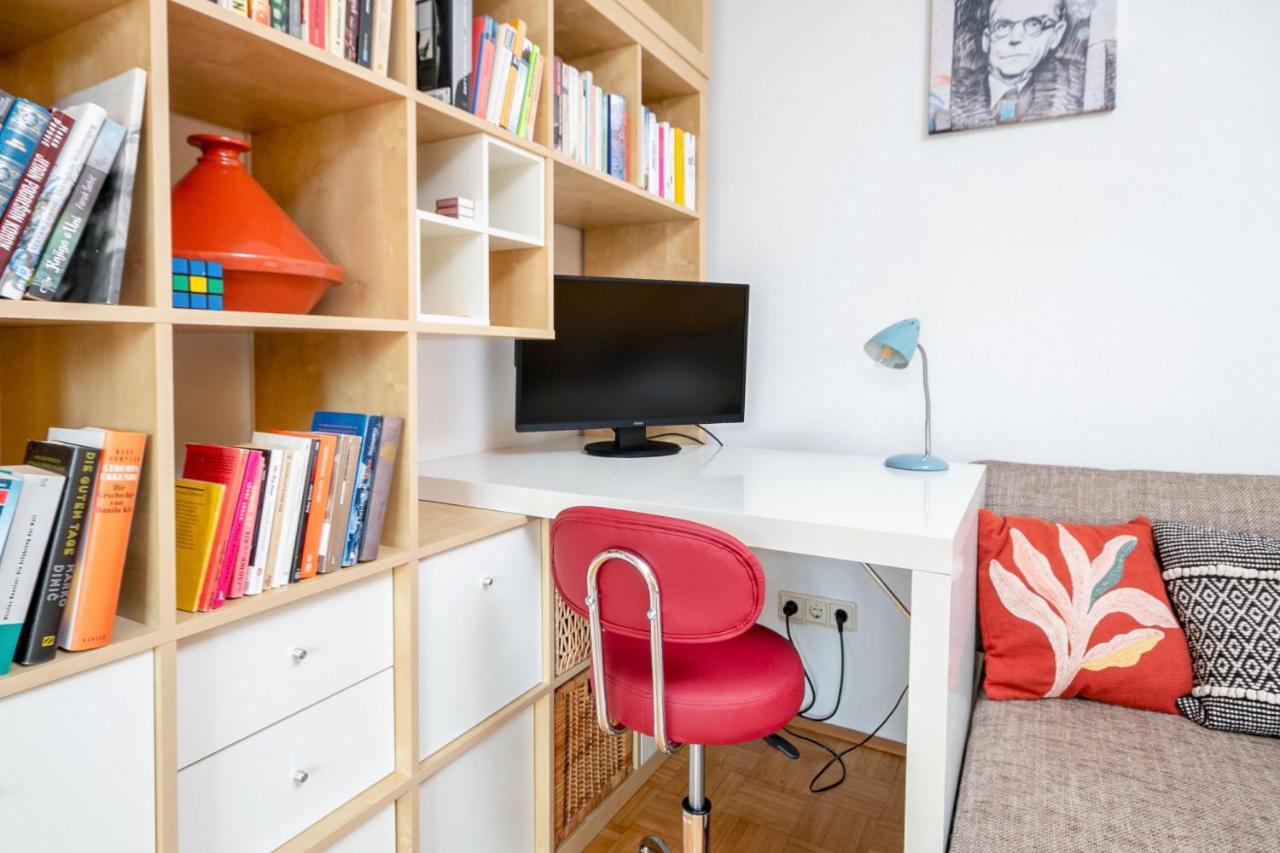 - Balkon - Workspace - Waschmaschine - U2 & U4 Apartamento Viena