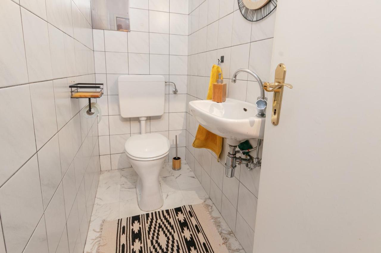 - Balkon - Workspace - Waschmaschine - U2 & U4 * Viena
