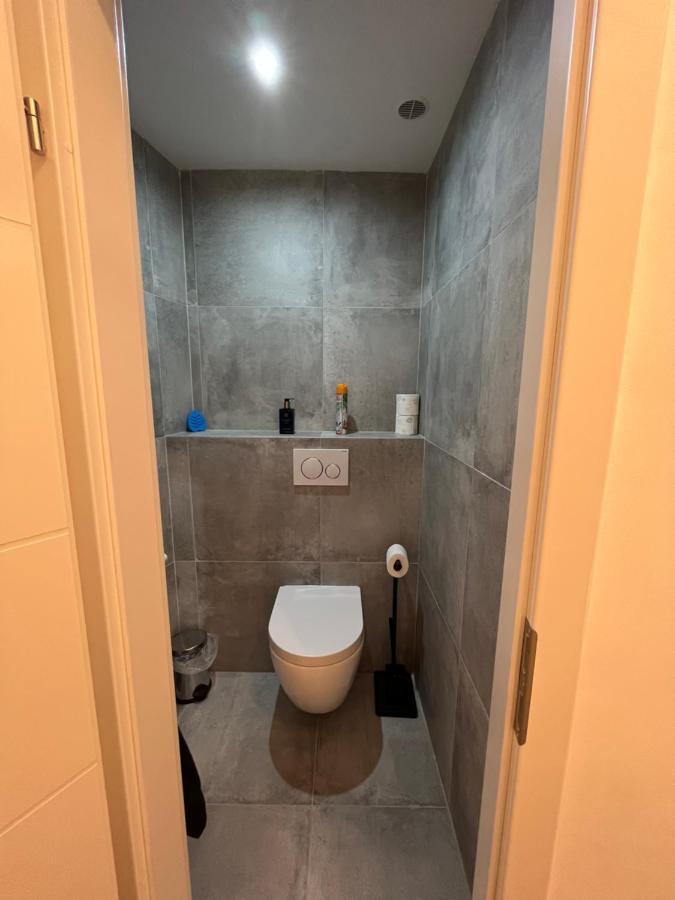 A&a Living - Best Location In !!! Apartment *