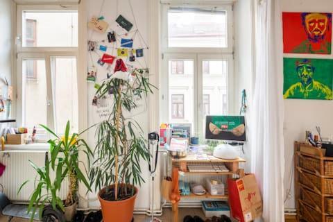Fro-media - Streetside 2 - Community Space Homestay