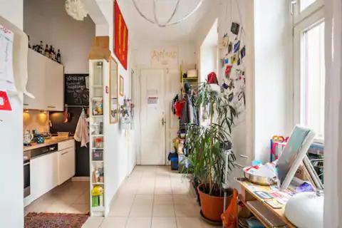 Fro-media - Streetside 2 - Community Space Homestay *