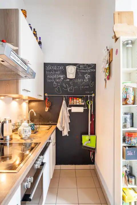 Fro-media - Streetside 2 - Community Space Homestay *