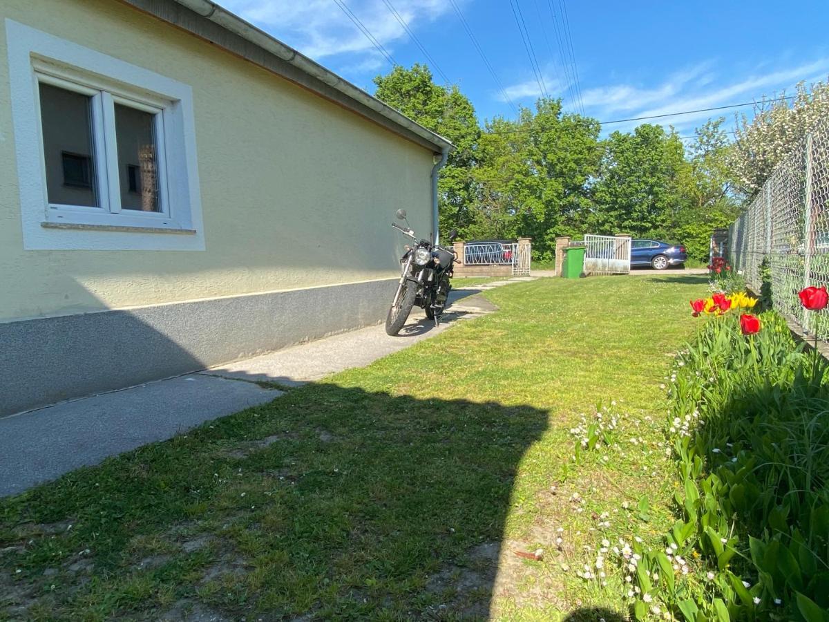 Villa Lovely House Next To River - Free Parking - Big Garden *