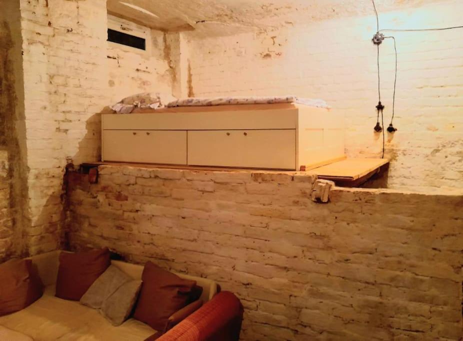 Hip Center Basement Studio Apartment Wien