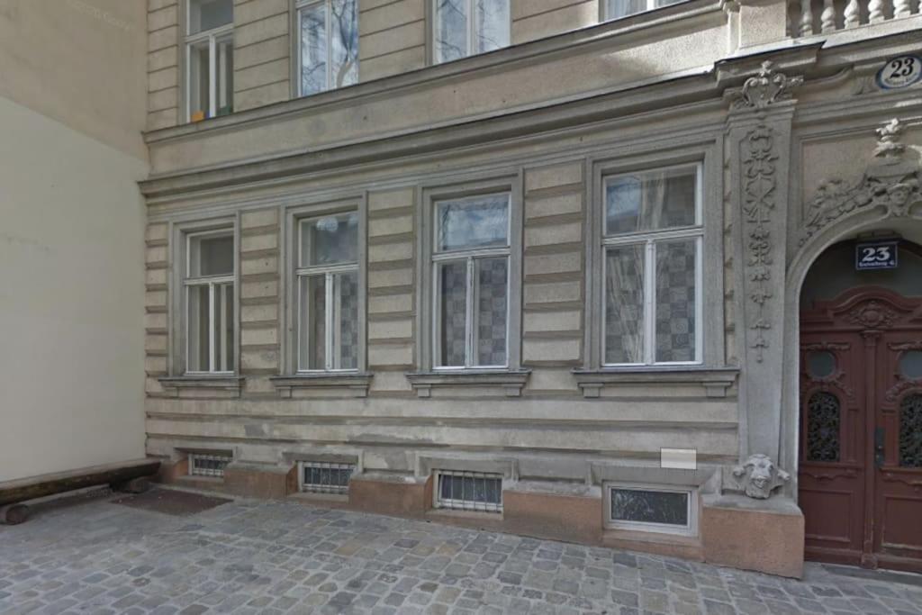 Hip Center Basement Studio Apartment Wien