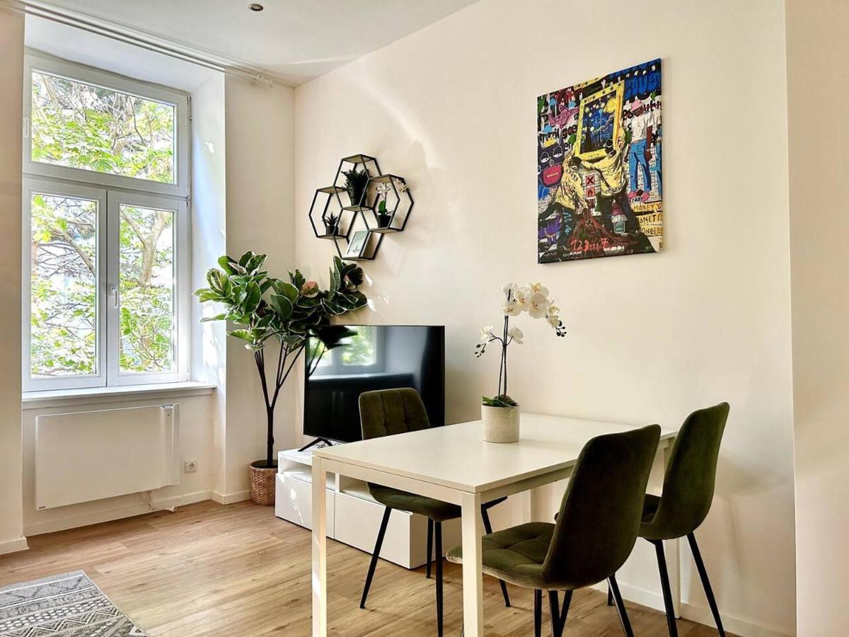 Lfg Stylish Studio Near Center