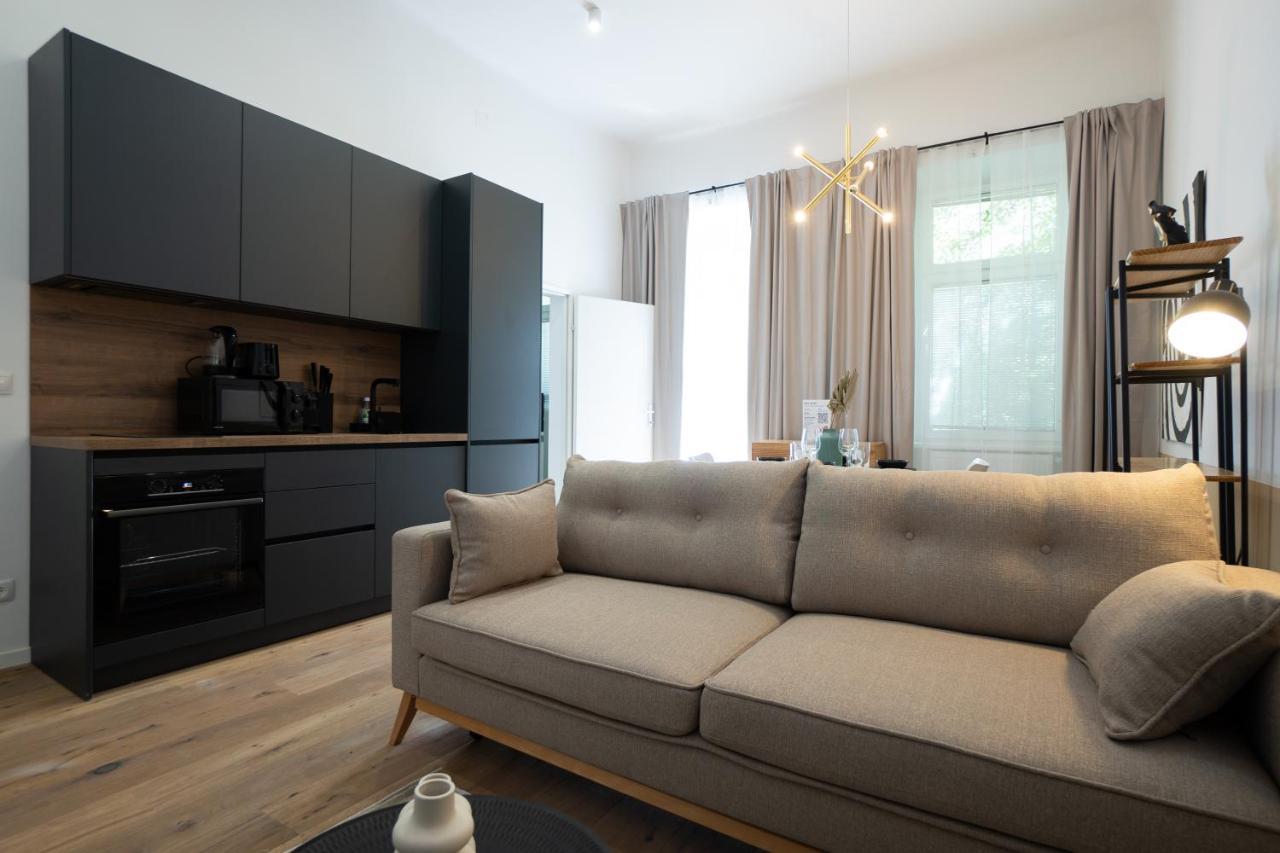 46 M2 Bright With A Balcony Apartment