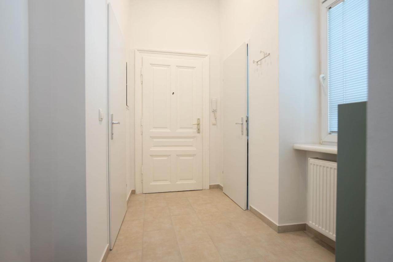 46 M2 Bright With A Balcony Apartment *