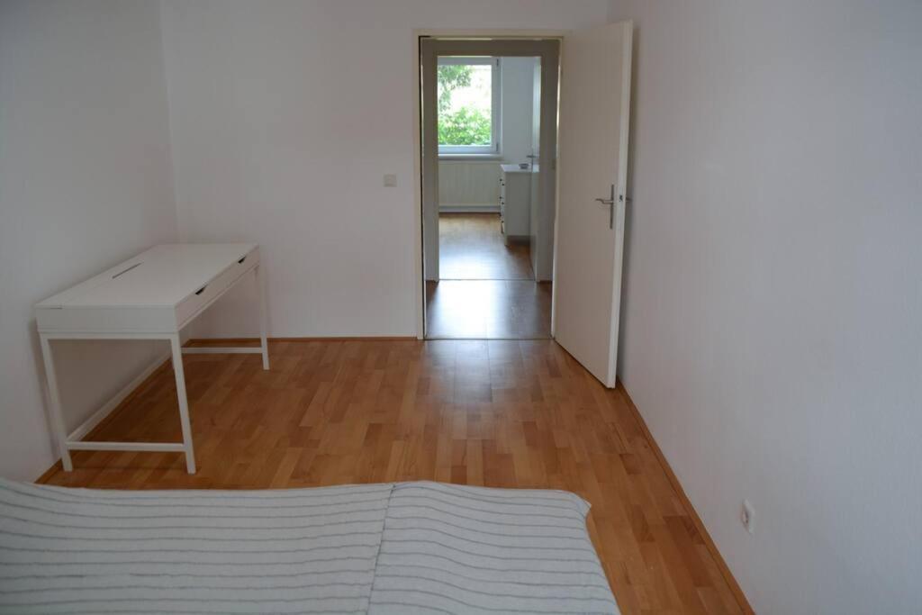 With Garden View In 1170 Apartment *