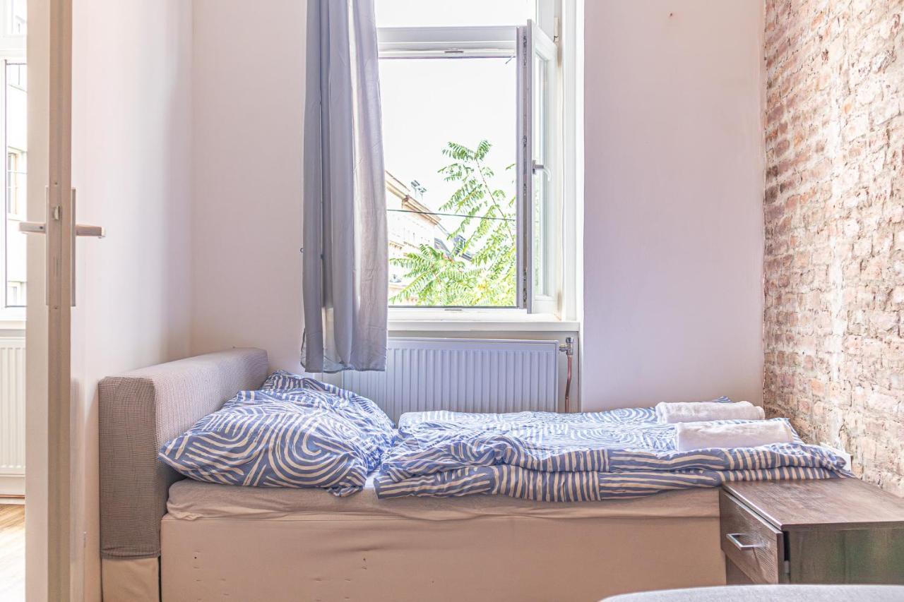 Stunning 2br Comfortable Design/great Location *