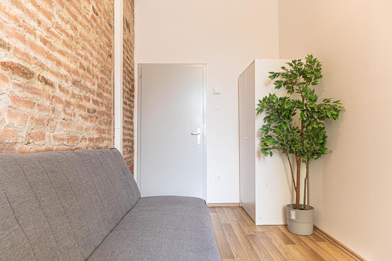 Stunning 2br Comfortable Design/great Location