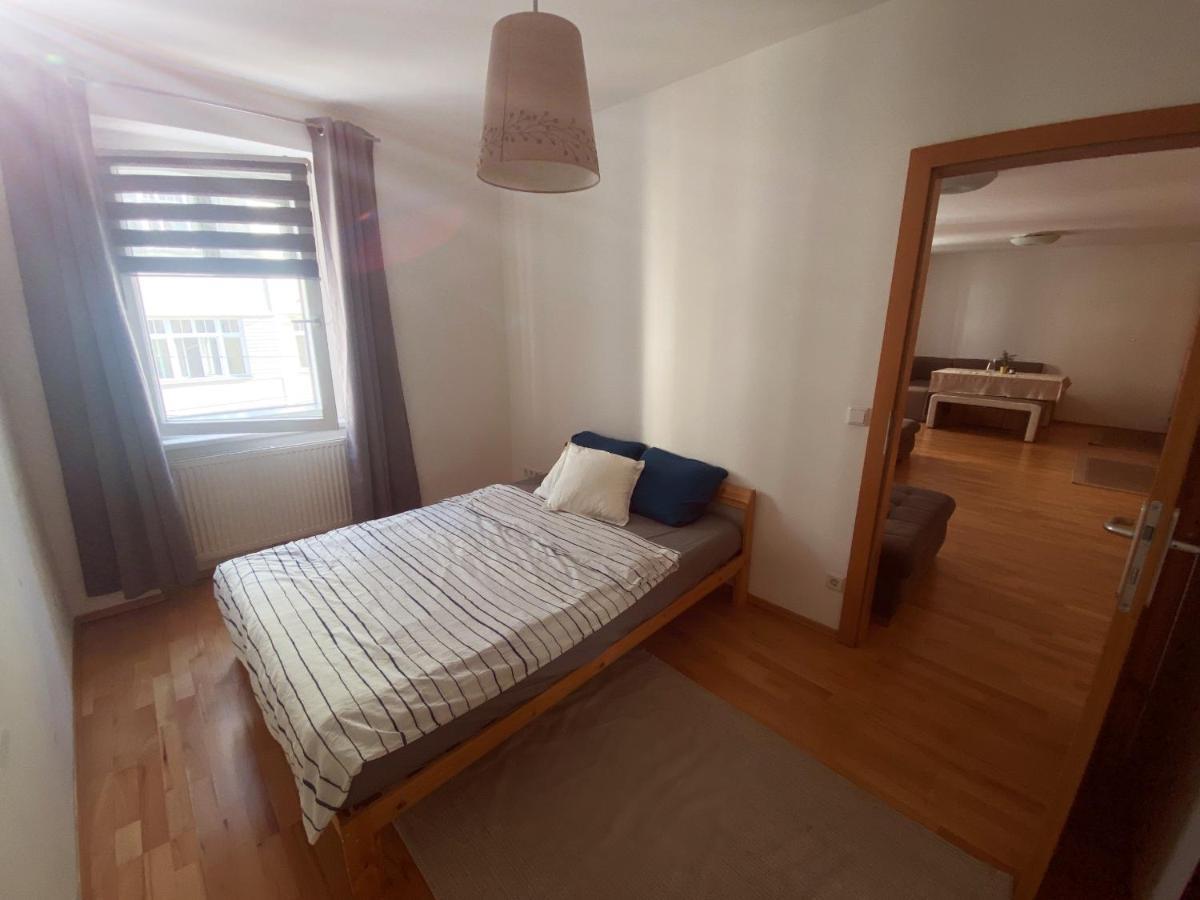Cosy In A Perfect Location 1070 Historical Part Of *