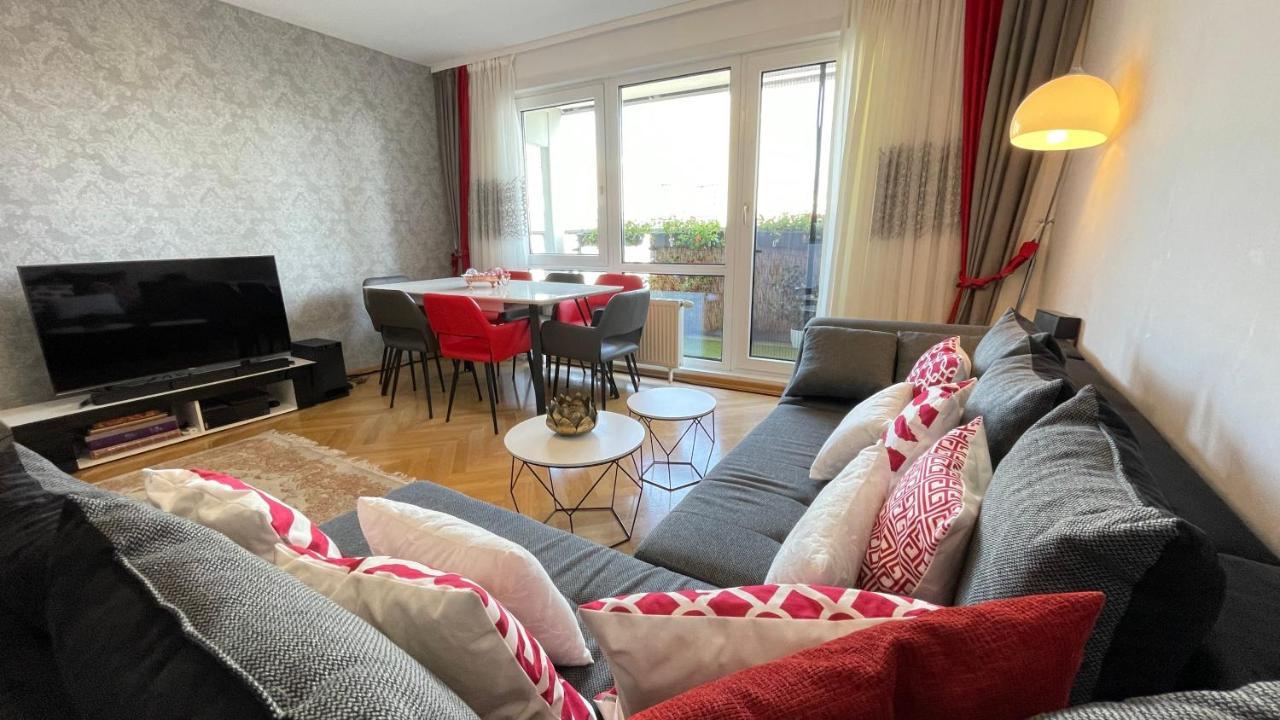 Apartment Stunning Panoramic Views At International Center: Steps Away From Un *
