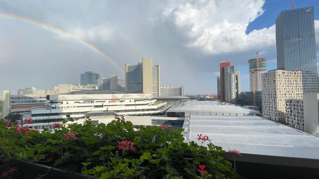 Stunning Panoramic Views At International Center: Steps Away From Un *