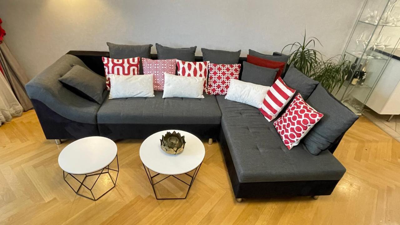 Stunning Panoramic Views At International Center: Steps Away From Un Apartment