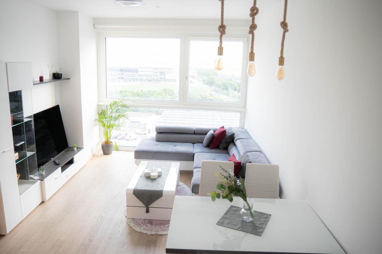 Restify10 - Skyline View - Fitness - Garge - Modern