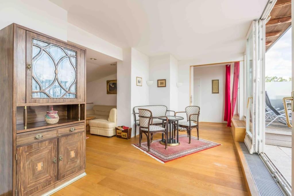 Apartment Whirlpool , Dachterrasse , Wienblick , Zwei Etagen *