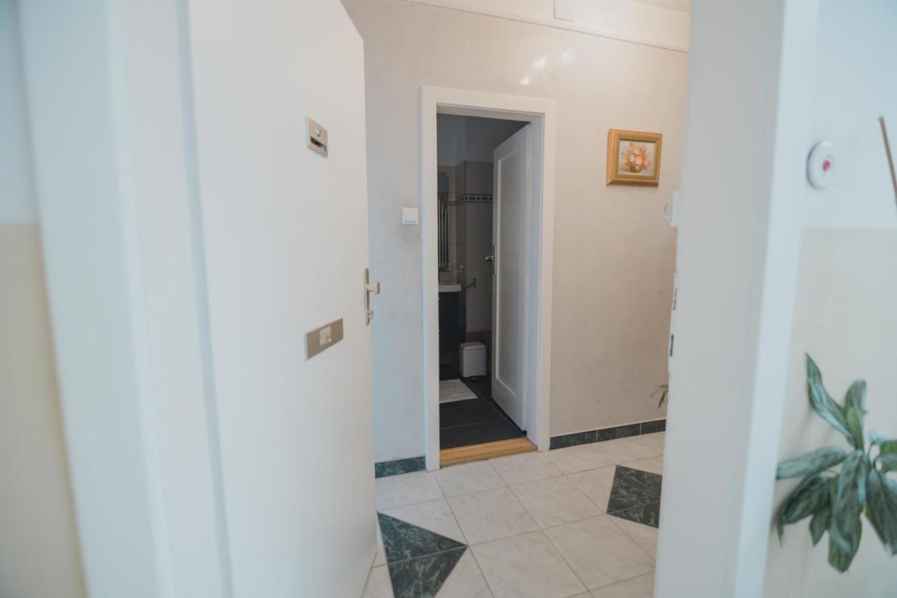 Southern Living By Jr City - Visit & Shop In Vosendorf Apartment Vienna