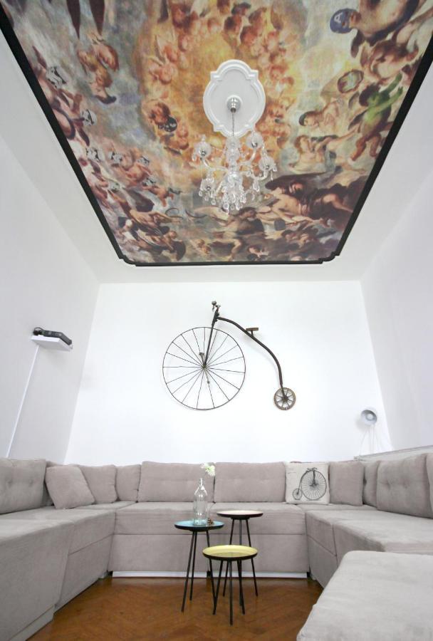 Apartment For The Bold, Chic And Open Minded