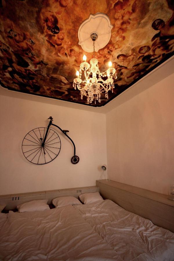 Apartment For The Bold, Chic And Open Minded