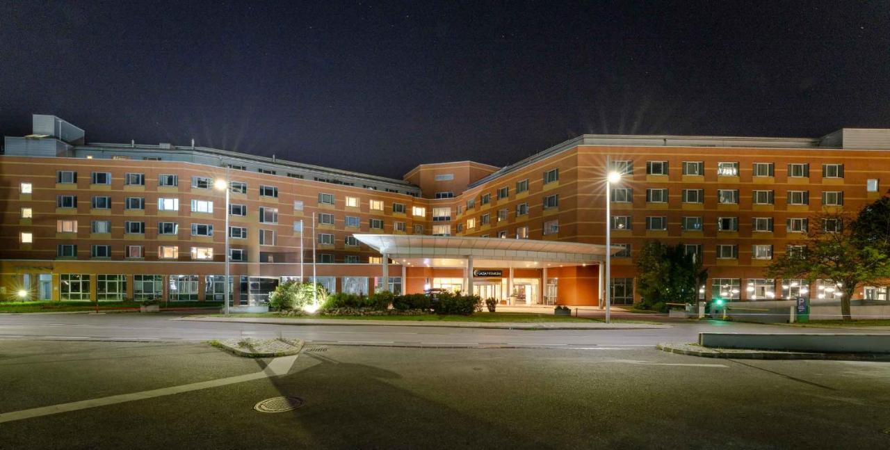 Plaza Premium 4* Vienna