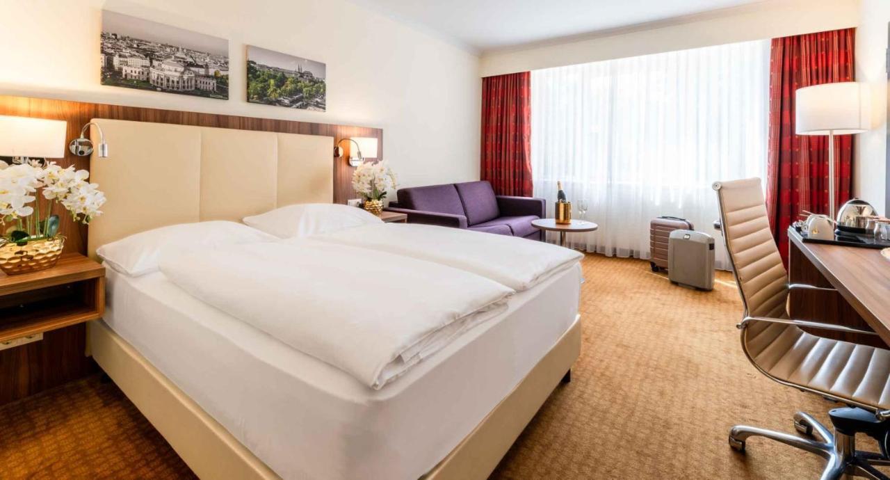 Hotel Plaza Premium 4*