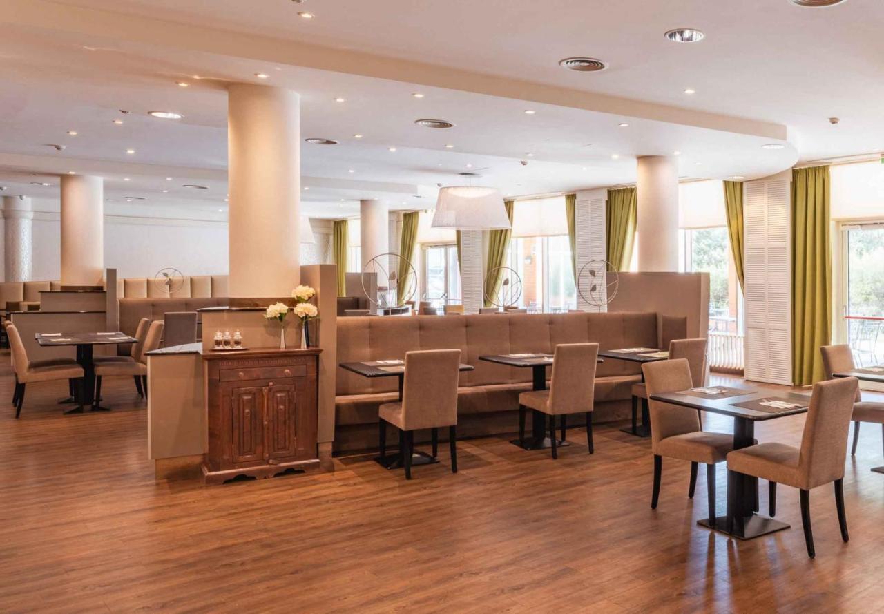 Plaza Premium Hotel