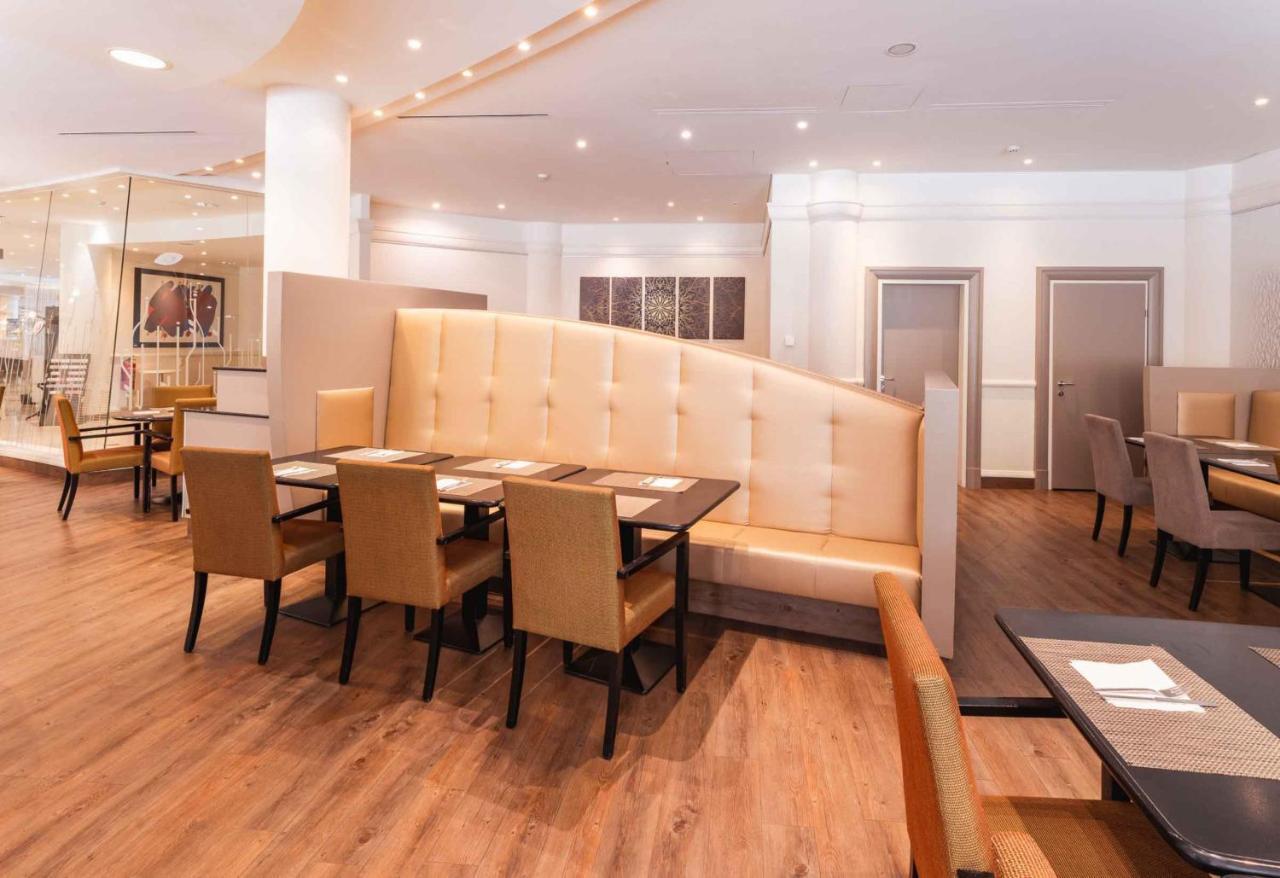 Plaza Premium 4* Vienna