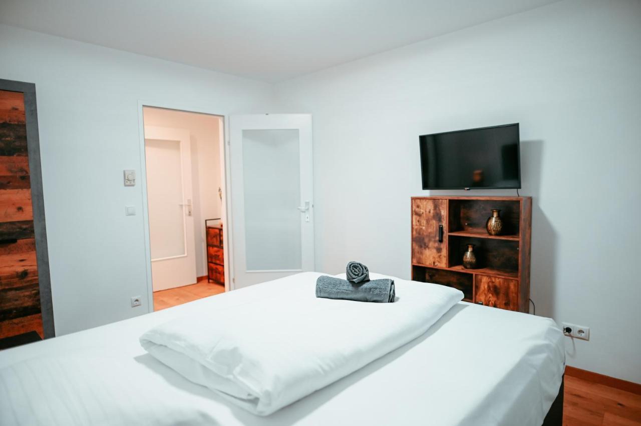 Apartment Shopping Center 6a
