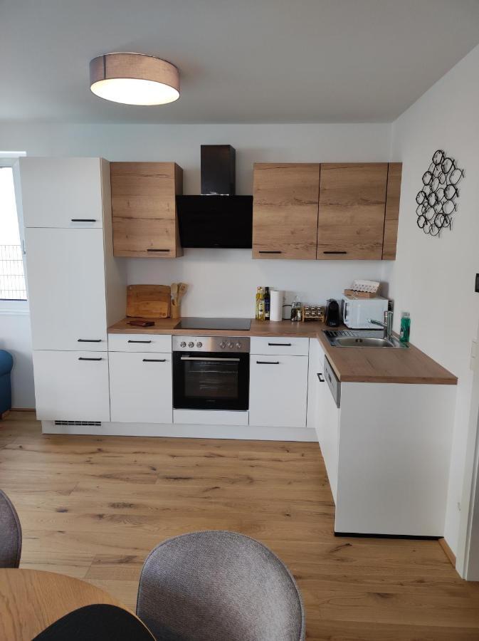 Apartment Roksox-home Gegenueber Der Uno-city Und Kaiserwasser