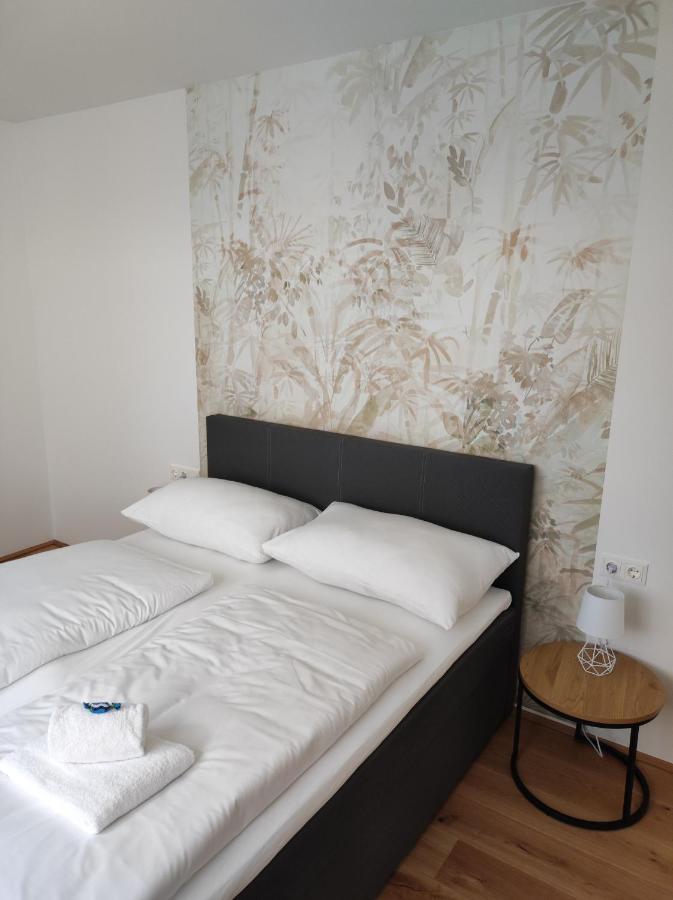 Apartment Roksox-home Gegenueber Der Uno-city Und Kaiserwasser