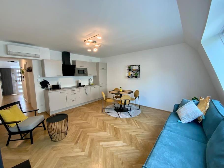 Freshly Renovated In Trendy Area L Hg21 *