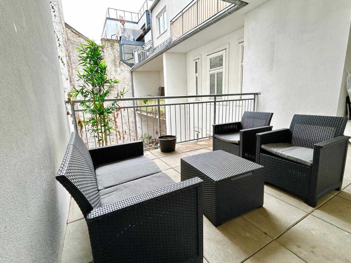 Apartment 100m2 Flat With Balcony Near Mariahilferstrasse - Free Parking *
