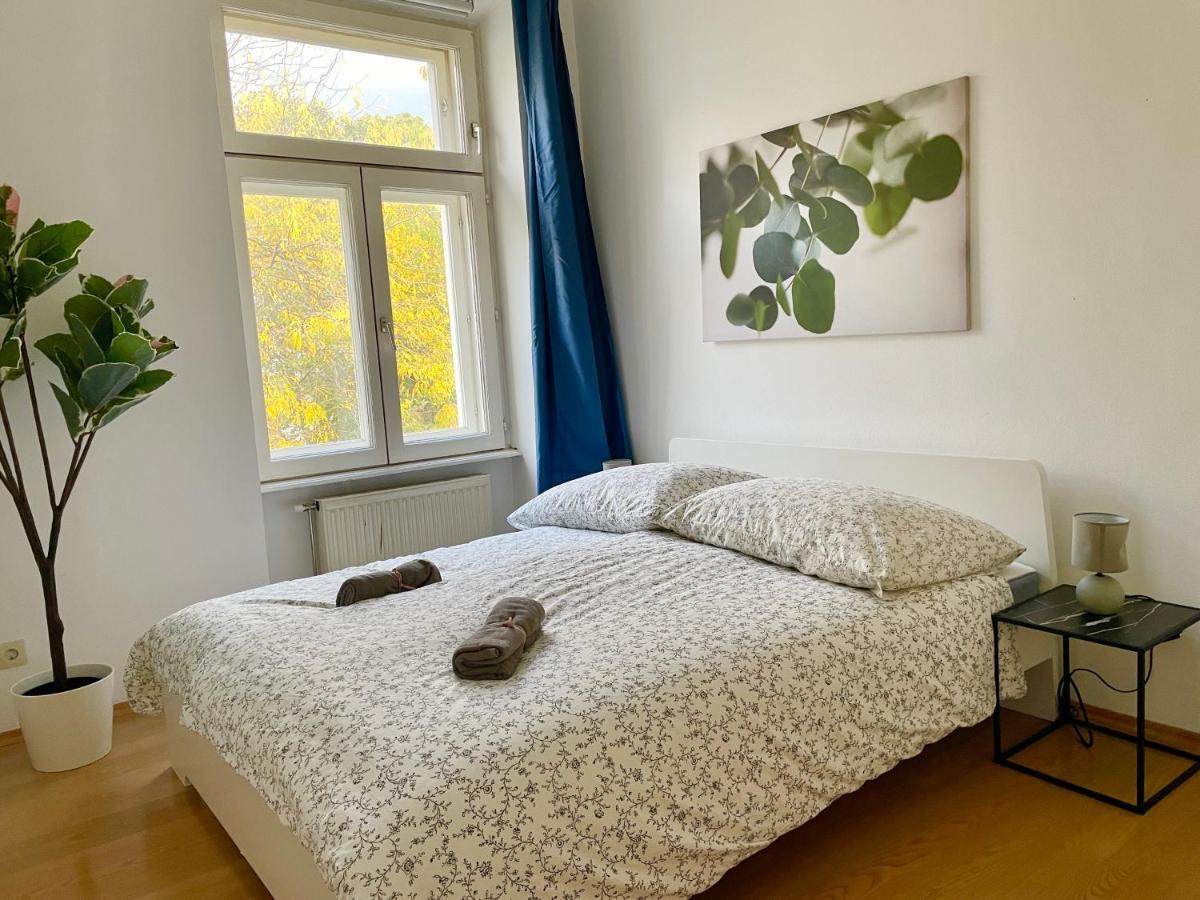 100m2 Flat With Balcony Near Mariahilferstrasse - Free Parking Apartment *