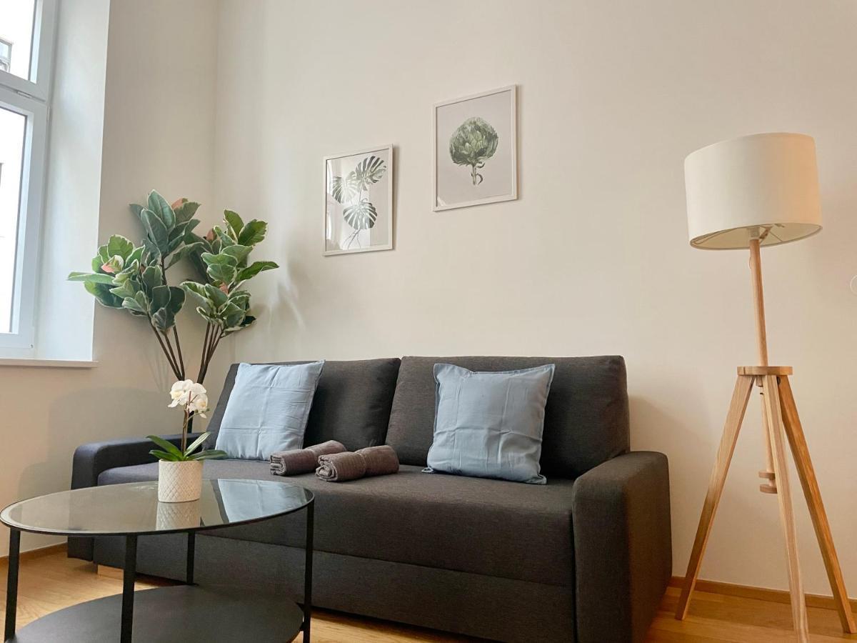 100m2 Flat With Balcony Near Mariahilferstrasse - Free Parking *