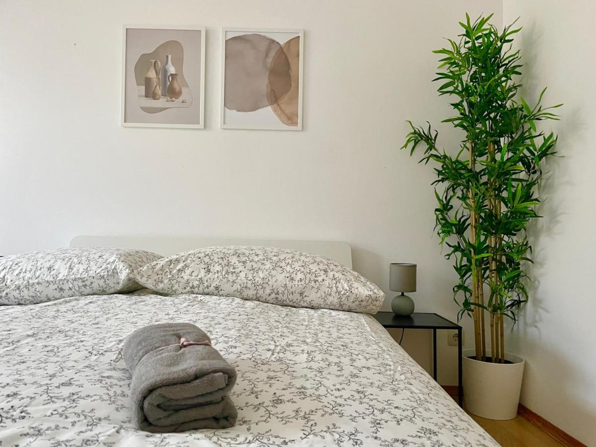 100m2 Flat With Balcony Near Mariahilferstrasse - Free Parking *