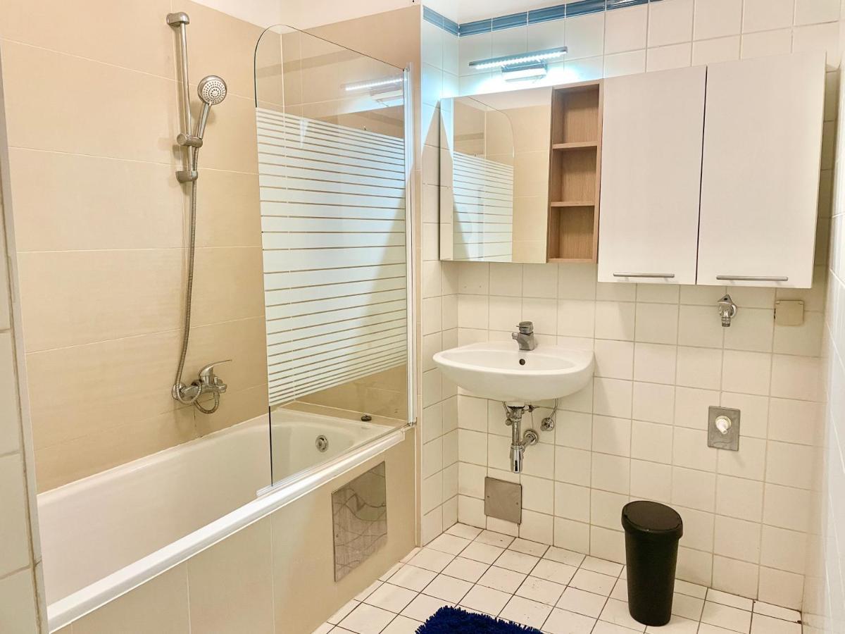 100m2 Flat With Balcony Near Mariahilferstrasse - Free Parking *
