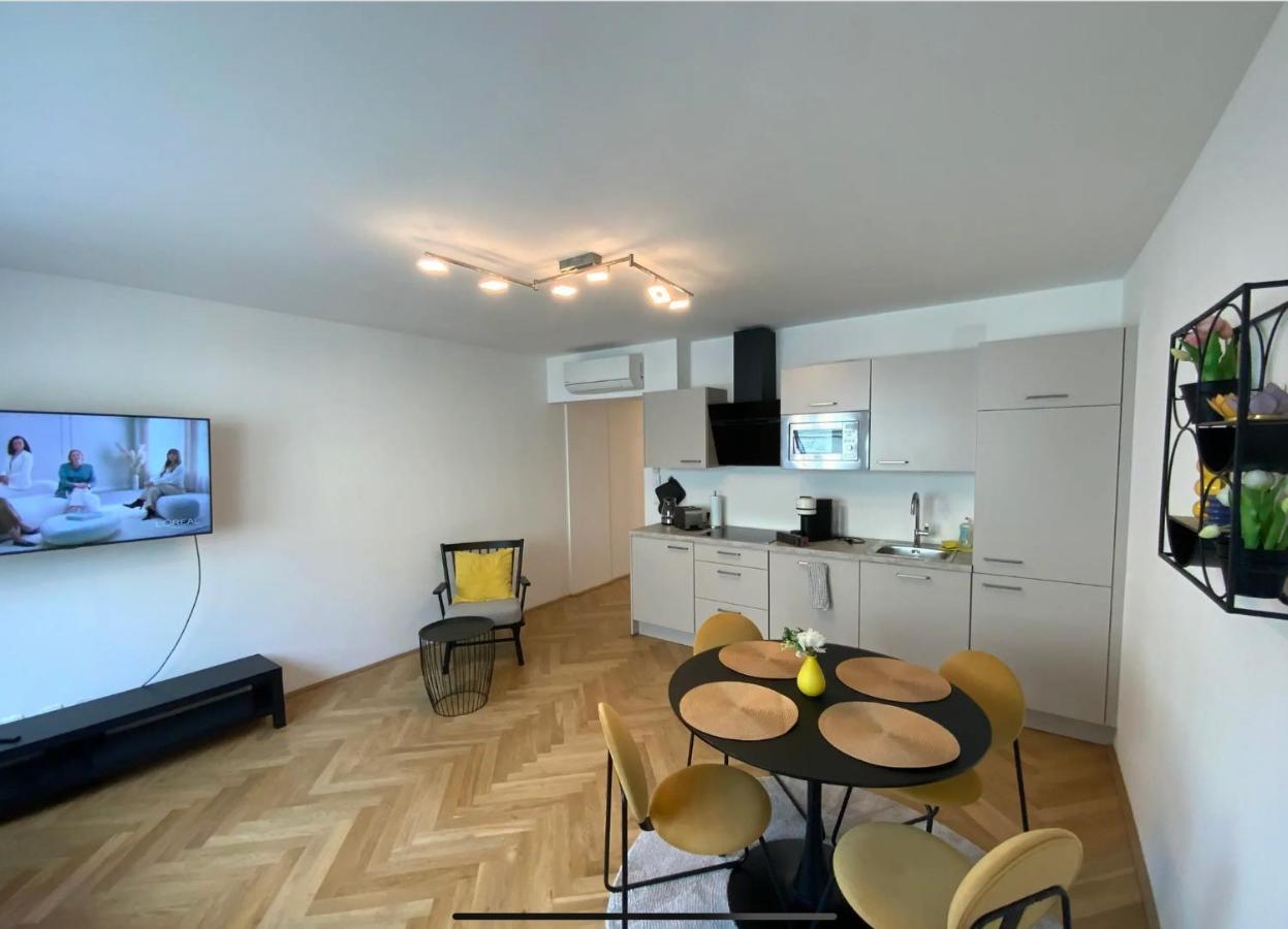 Freshly Renovated In Trendy Area L Hg21 Apartment