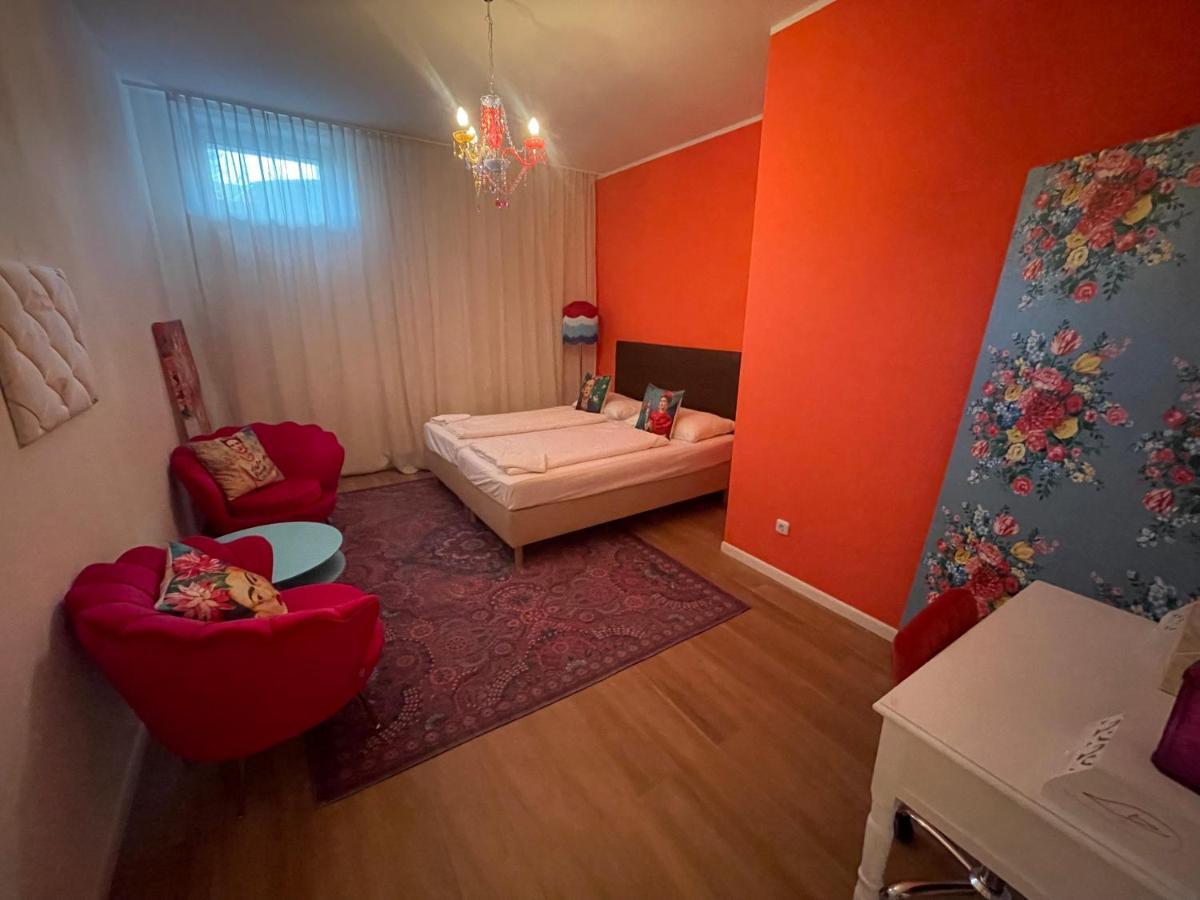 Der Salon Hostel *