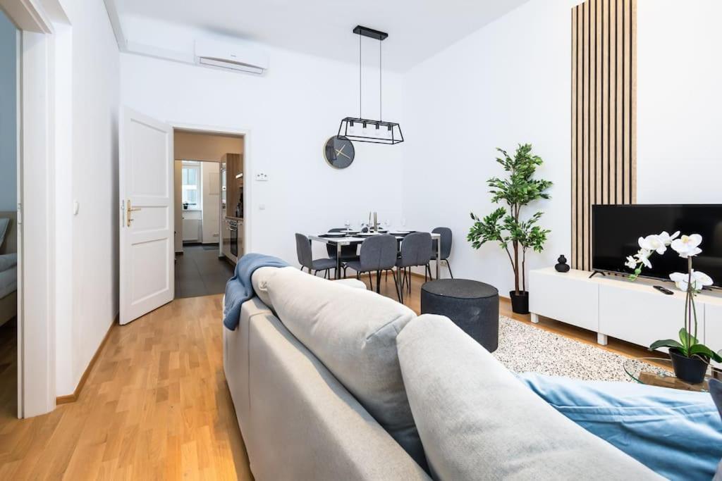 Orestaliving - Spacious 2br On The Danube Canal Apartment Vienna