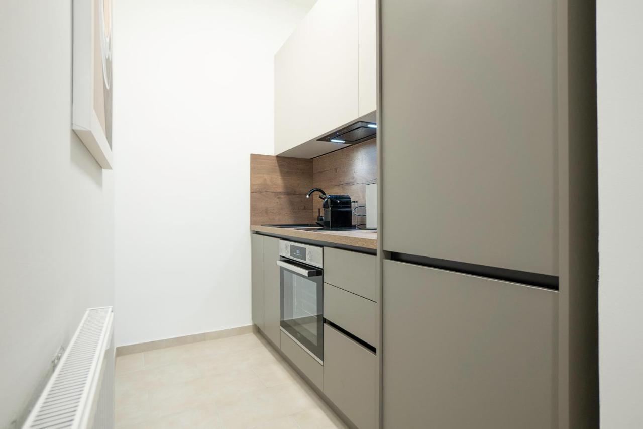 Modern With A Balcony Near Belvedere *