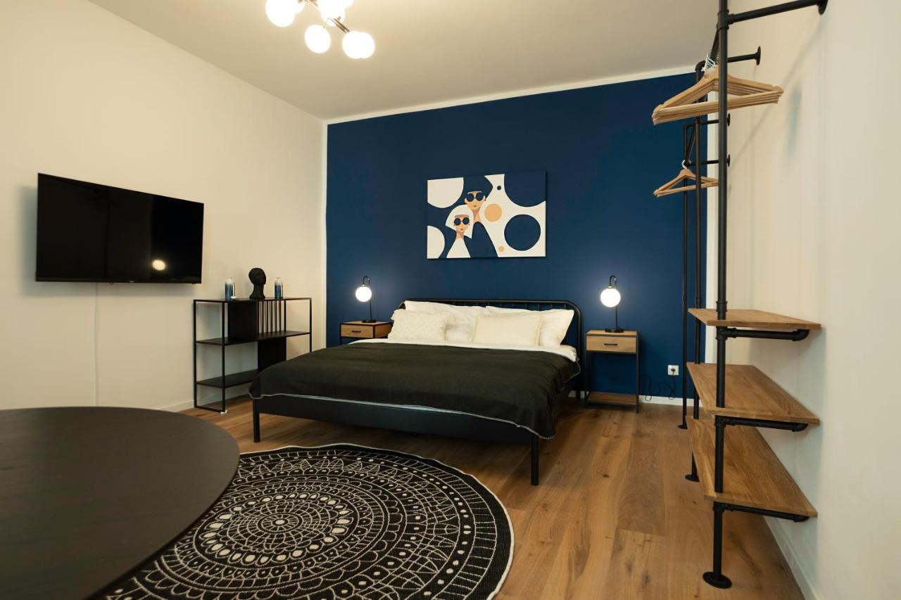 Modern With A Balcony Near Belvedere Apartment *