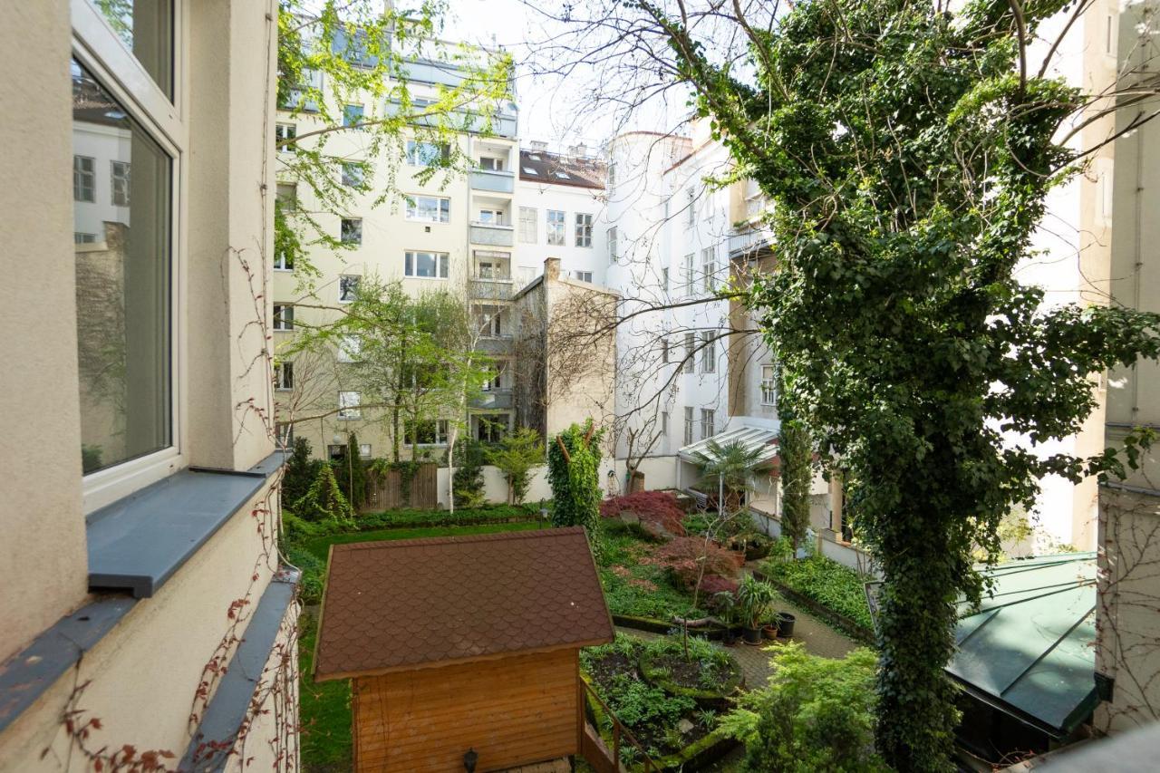 Modern With A Balcony Near Belvedere *