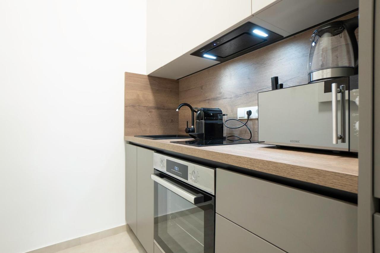 Modern With A Balcony Near Belvedere Apartment *