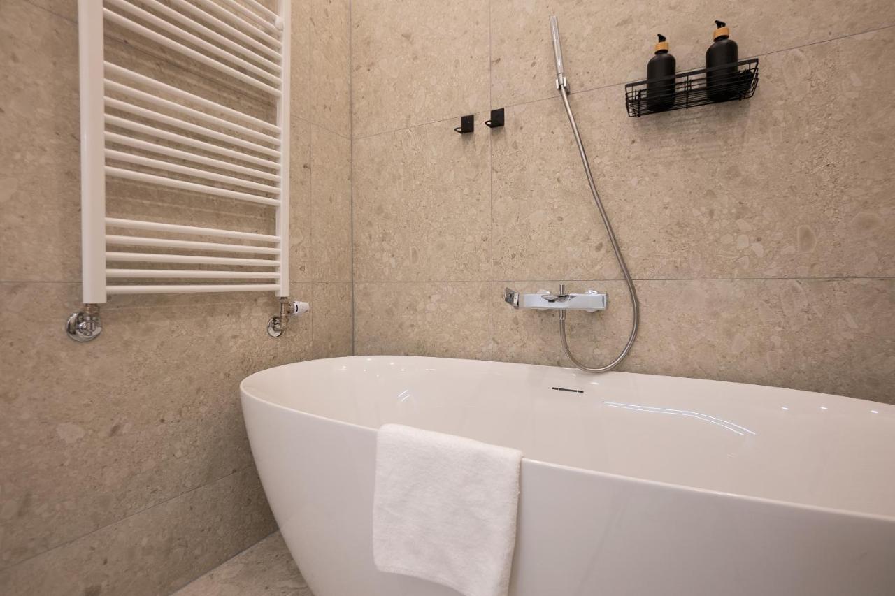 Brand-new 2-room With A King Size Bed *