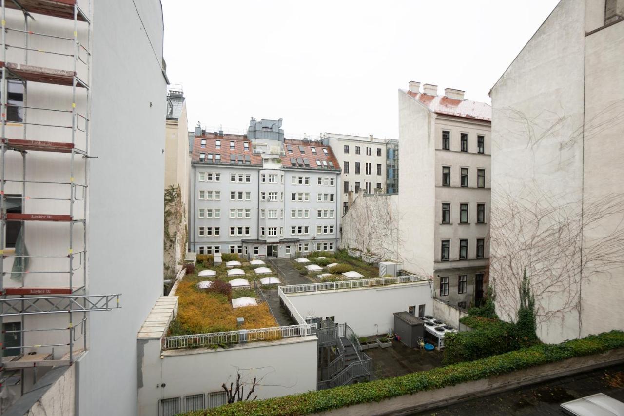 Brand-new 2-room In A Location Apartamento