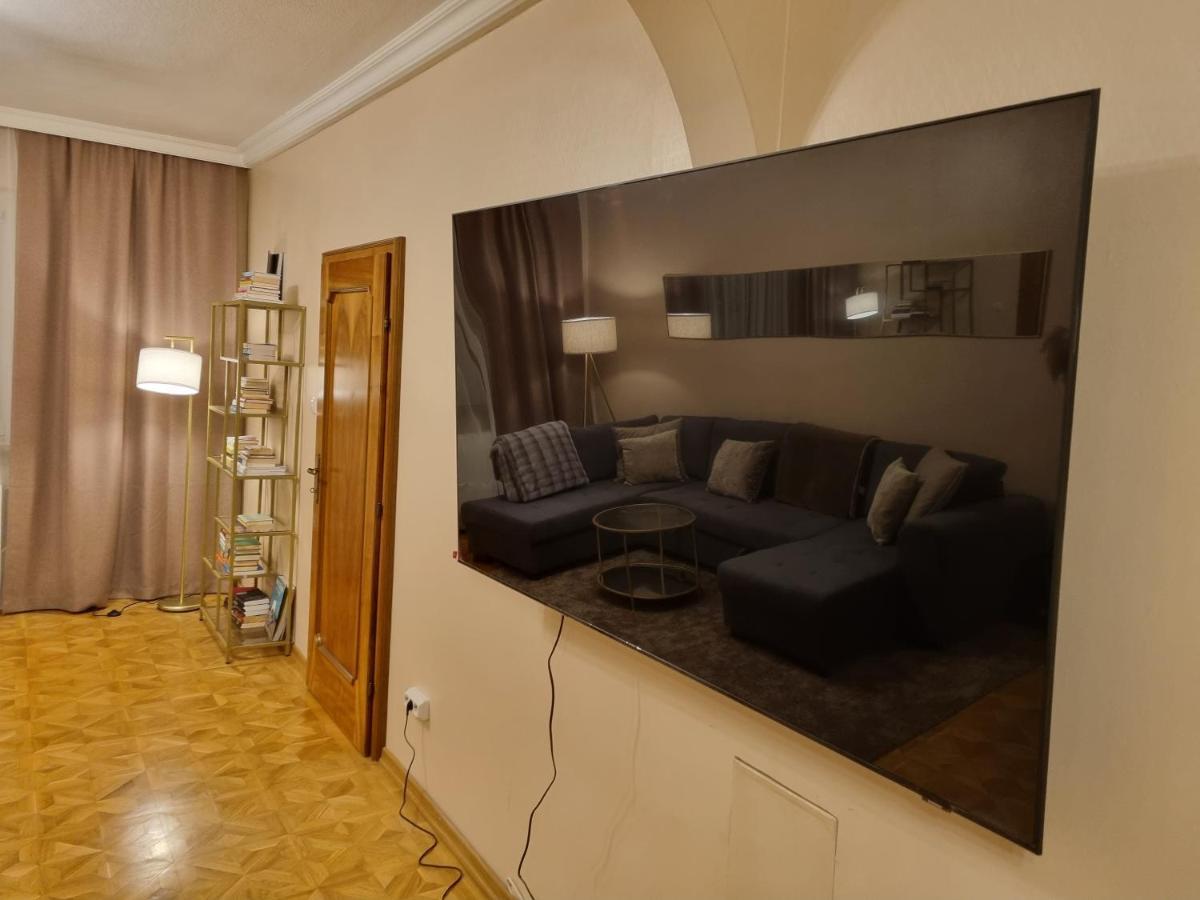 Villa With Private Sauna And Jacuzzi, 8 Min From Schloss Schoebrunn *