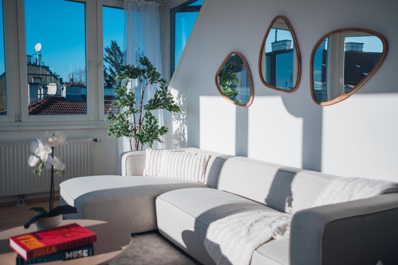 Stylish With Breathtaking Rooftop Views Apartment *