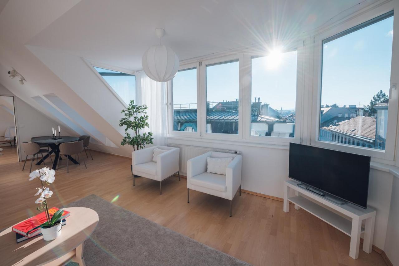 Apartment Stylish With Breathtaking Rooftop Views *