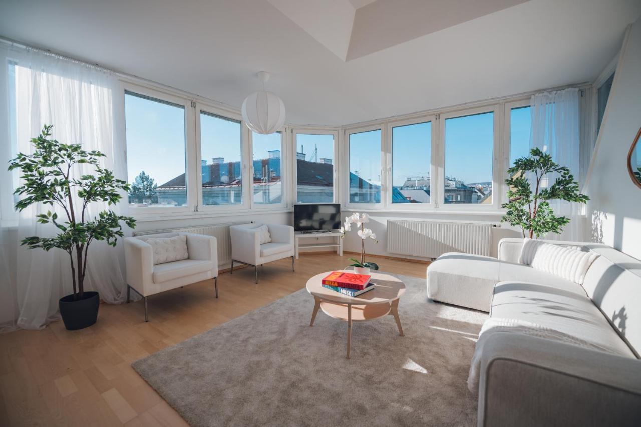 Stylish With Breathtaking Rooftop Views *